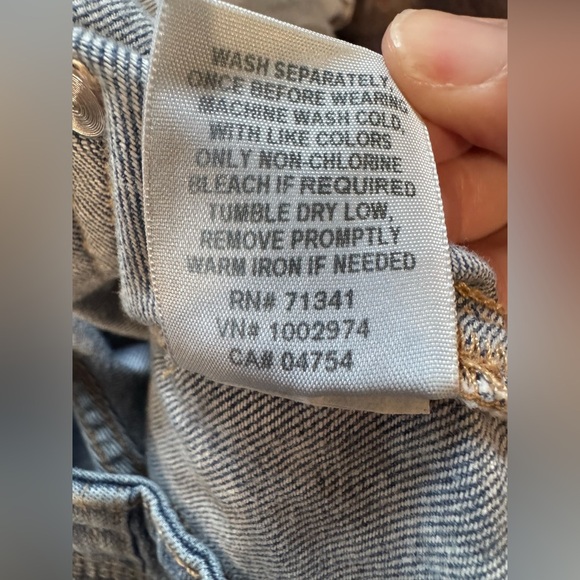 L.L. Bean Favorite Fit Blue Jeans Size 2P Straight Leg - Picture 10 of 11